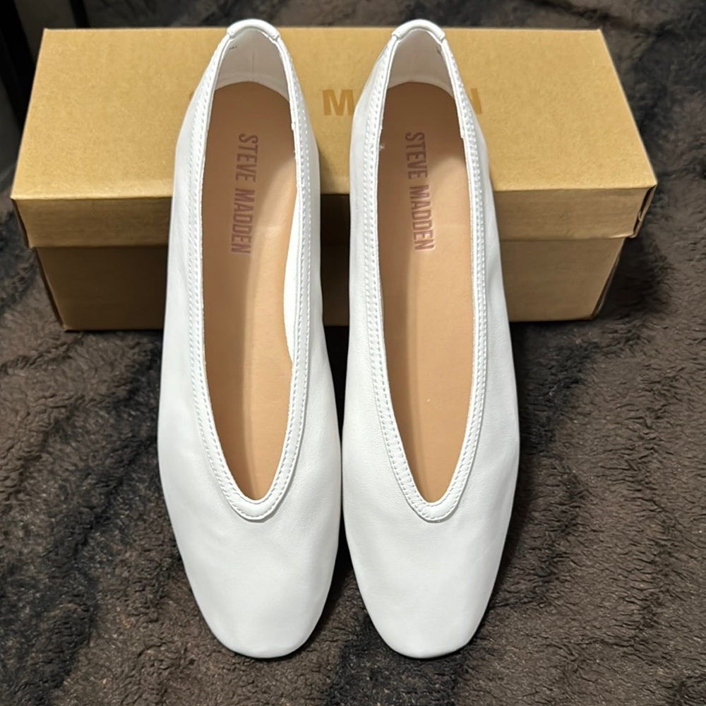 Steve Madden White Flats Minimalist Slip-On Loafers Leni 9.5